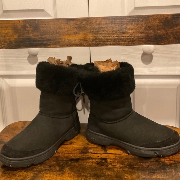 Black Ultimate Bind Short Ugg Boots - Picture 5 of 7